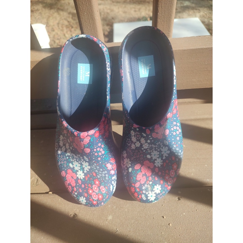 M4‎ Everyday Women's Floral Clogs Blue Pink White Garden Shoes Size Unknown